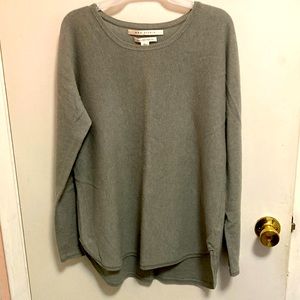 Women’s olive 100% cashmere sweater